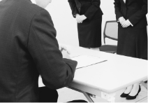 金融機関との契約が不利に